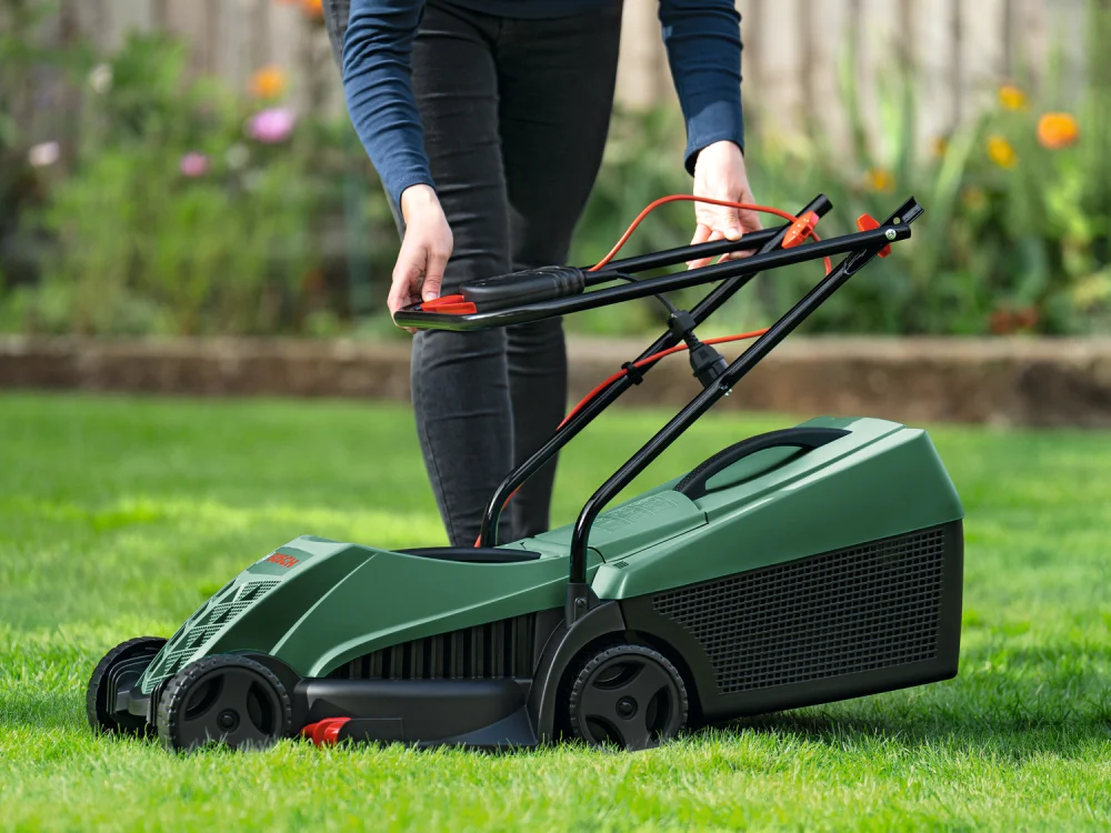 Bosch Električna kosilica za travu EasyRotak 32-235, 1200 W, 32 cm, 31 l, Zelena