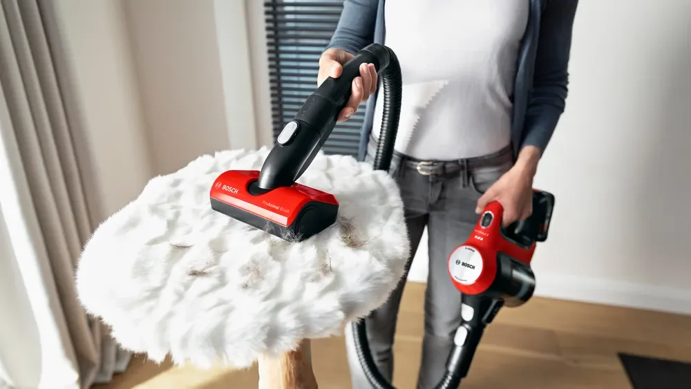 Bosch Štapni usisivač Unlimited 7 ProAnimal BBS711ANM, 18 V, 0.3 l, Crno-crveni